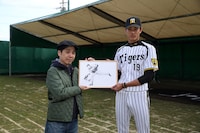 森田まさのり（左）と藤浪選手（右）。