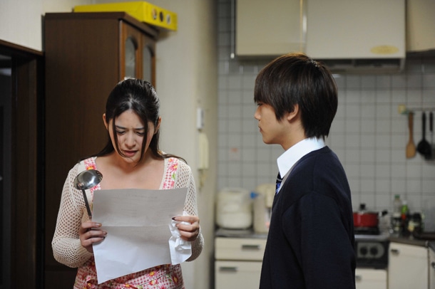 「いけない！ルナ先生 お勉強大作戦!!格差社会をぶっつぶせ!!篇」より。(c)2014 上村純子/講談社・エスピーオー (c)上村純子／講談社