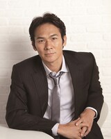 朝倉草平役を演じる伊原剛志。