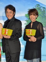 写真左から市村正親、ヤマザキマリ。