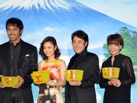 写真左から阿部寛、上戸彩、市村正親、ヤマザキマリ。