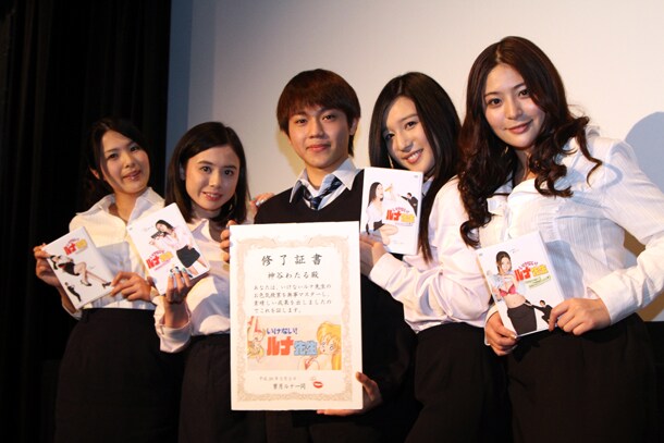 写真左から大塚れん、吉川あいみ、深澤大河、古川いおり、めぐり。