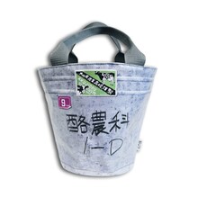 「大蝦夷農業高校謹製 リアルバケツミニトート」 (c)荒川弘・小学館／エゾノー祭実行委員会