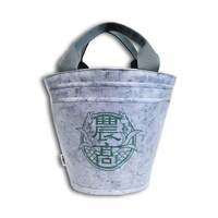 「大蝦夷農業高校謹製 リアルバケツミニトート」 (c)荒川弘・小学館／エゾノー祭実行委員会