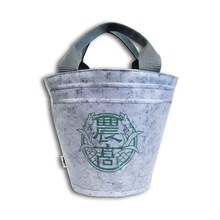 「大蝦夷農業高校謹製 リアルバケツミニトート」 (c)荒川弘・小学館／エゾノー祭実行委員会