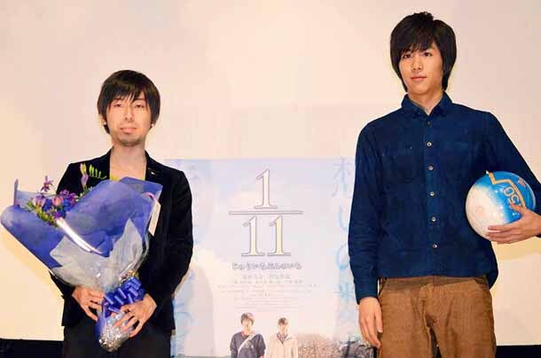 片岡翔監督（左）と安藤ソラ役を演じた池岡亮介。(c)2014 中村尚儁／集英社・「1／11 じゅういちぶんのいち」サポーターズ