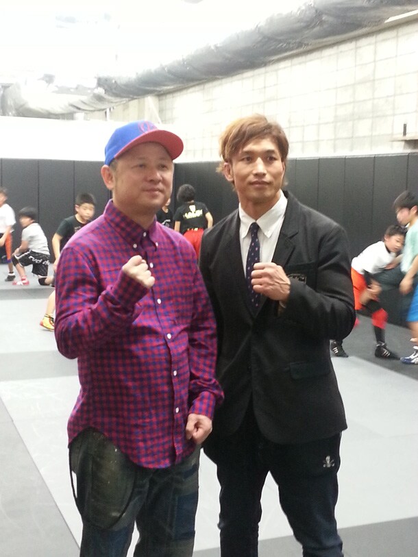 ゆでたまごの嶋田隆司(左)と代表を務める宮田和幸。