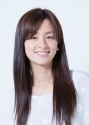 尾野真千子。尾野が演じる神崎薫は貯金が趣味という、安定した生活を夢見る堅実な女性。トラブル絡みで金子に借金を作ったことがきっかけで、裏の世界に飛び込むことになる。