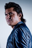 竹内力。竹内演じる夏目大作は、小清水経営コンサルタントの所員。短気でけんかっ早い武闘派だが、情に厚く、涙もろい。損得勘定抜きで弱者を救おうともがく薫を次第に理解していく。