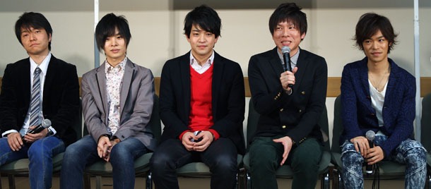 青銅聖闘士を演じる5人。左から野島健児、岡本信彦、石川界人、赤羽根健治、小野賢章