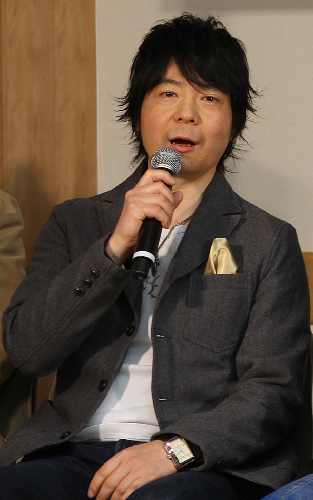 シャカ役の真殿光昭。