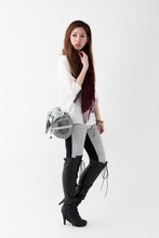 「進撃の巨人 ロールボストンバッグ 立体機動装置モデル」(c)諫山創/講談社