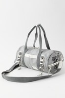 「進撃の巨人 ロールボストンバッグ 立体機動装置モデル」(c)諫山創/講談社