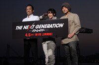 左から筧利夫、真野恵里菜、押井守。