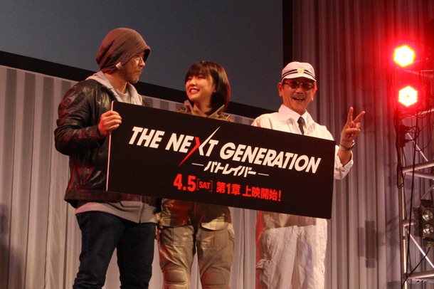 イベントの様子。ピースサインで報道陣に応じる千葉に注目。