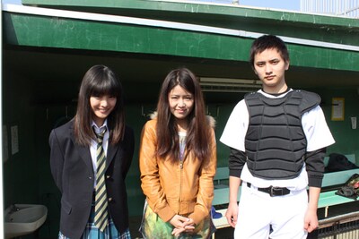 （左から）大友花恋、suzu、瀬戸利樹