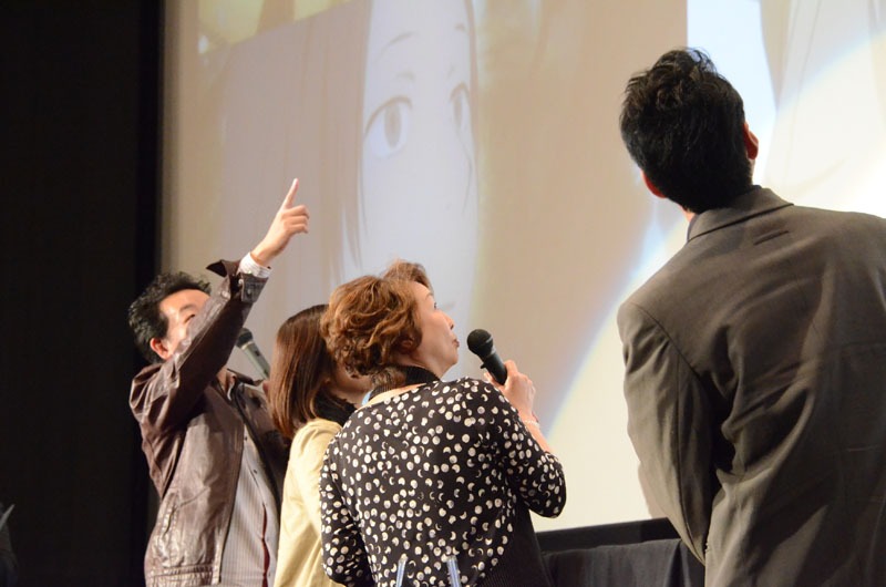 「特別篇『日蝕む翳』」場面写真を見ながらそれぞれの思いを話す出演者たち。