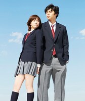 吉岡双葉役の本田翼と、馬渕洸役の東出昌大。