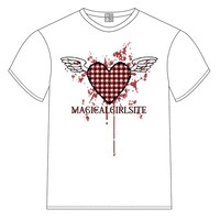 「『魔法少女サイト』Tシャツ」。大きな血まみれのハートは佐藤健太郎がデザインしたもの。2700円。
