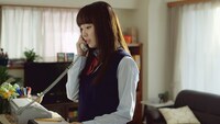 CM「あの人からのお祝い電話」の1シーン。