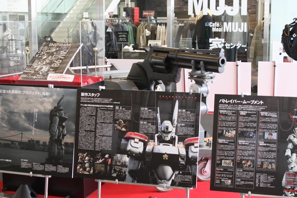 新宿ピカデリーの展示の様子。
