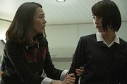 映画「ホットロード」より、和希のママ役の木村佳乃(左)と、和希役の能年玲奈(右)。 (c)2014『ホットロード』製作委員会 (c)紡木たく/集英社