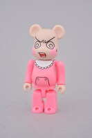 「BE@RBRICK 監督不行届 ロンパース＆カントクくん」のロンパース。(c)監督不行届製作委員会（c）Moyoco Anno/Cork