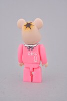 「BE@RBRICK 監督不行届 ロンパース＆カントクくん」のロンパース。(c)監督不行届製作委員会（c）Moyoco Anno/Cork