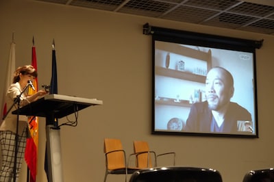 記者会見に中継で登場した井上雄彦。