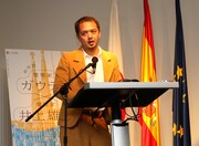 「特別展 ガウディ×井上雄彦－シンクロする創造の源泉－」の公式ナビゲーターを務める、建築家の光嶋裕介氏。