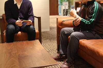 写真左から犬犬、カヅホ。