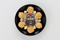 全国ひとくち餃子の共演で販売される「うるさいな、このドーナツ大王！閻魔餃子」（600円）。(c)江口夏実・講談社／鬼灯の冷徹製作委員会 (c)江口夏実／講談社