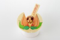 サンタチューボー！で販売される「桃から生まれた桃太郎アイス」（680円）。(c)江口夏実・講談社／鬼灯の冷徹製作委員会 (c)江口夏実／講談社