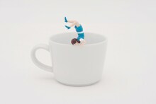 「しゃちほこフチ子」(c)タナカカツキ/KITAN CLUB