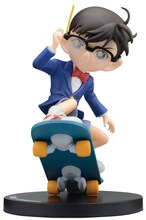A賞「江戸川コナンスケボーフィギュアPremium」 (c)青山剛昌／小学館・読売テレビ・TMS 1996 (c)青山剛昌／小学館