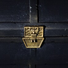 「TVアニメ ジョジョの奇妙な冒険 スターダストクルセイダース DIO棺桶型アクセサリーボックス」(c)荒木飛呂彦&LUCKY LAND COMMUNICATIONS/集英社・ジョジョの奇妙な冒険SC製作委員会