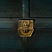 「TVアニメ ジョジョの奇妙な冒険 スターダストクルセイダース DIO棺桶型アクセサリーボックス 海底カラーver.」(c)荒木飛呂彦&LUCKY LAND COMMUNICATIONS/集英社・ジョジョの奇妙な冒険SC製作委員会