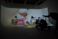 「女の穴」ビデオクリップより。