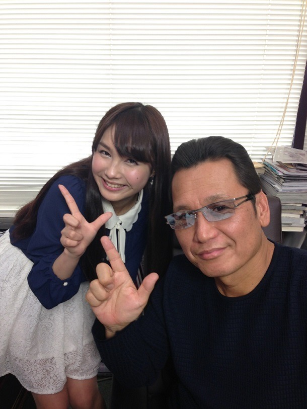 左からMCの美咲アヤカ、原哲夫。