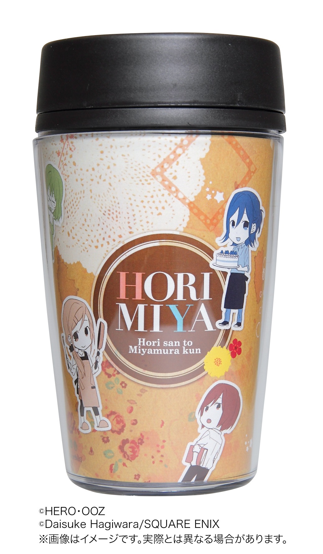 プレゼントされる特製タンブラー。
