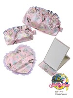 コラボアイテムを並べたイメージ。(C)Naoko Takeuchi (C)武内直子・PNP・東映アニメーション