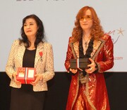 池田理代子と高見沢俊彦。