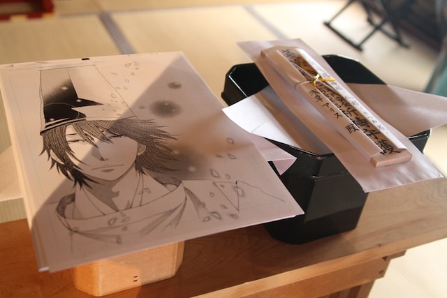 浅草神社にて、「神様！仏様！きつね様！」の原稿と御守護札。