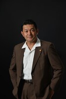 剣持警部を演じる山口智充。