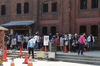 混雑しているイベントの様子。