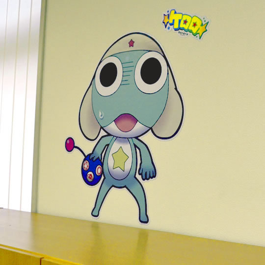 シールを壁に貼れば「ケロロ軍曹」のいる暮らしが堪能できるぞ。(c)2014 Mine Yoshizaki/KADOKAWA, SUNRISE