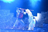 「最遊記歌劇伝―God Child―」の一幕。(c)峰倉かずや・一迅社／最遊記歌劇伝公司 2014