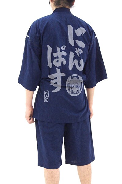 「にゃんぱす甚平」を着用したところ。 (c)2013 あっと・株式会社KADOKAWA メディアファクトリー刊／旭丘分校管理組合