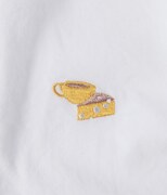 「劇場版 魔法少女まどか☆マギカ［新編］ 叛逆の物語 ボタンダウンシャツ『マミ＆なぎさVer.』」。(c)Magica Quartet／Aniplex・Madoka Movie Project Rebellion