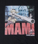 「劇場版 魔法少女まどか☆マギカ［新編］ 叛逆の物語 グラフィックTシャツ『マミVer.』」のブラック。(c)Magica Quartet／Aniplex・Madoka Movie Project Rebellion